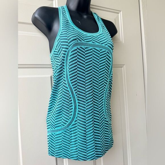 Lululemon Swiftly Tech Racerback Tank Heathered
Blue Tropics Zig Zag Print Sz4 - Picture 4 of 8